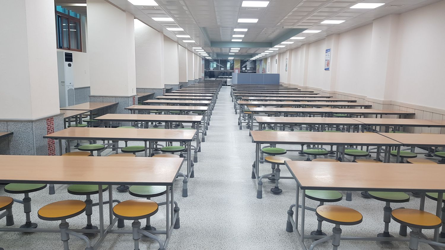급식실 아쿠아크리트 바닥 완료